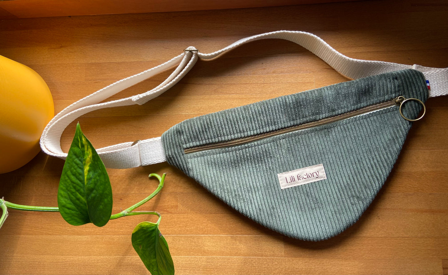 Sac banane en velours côtelé