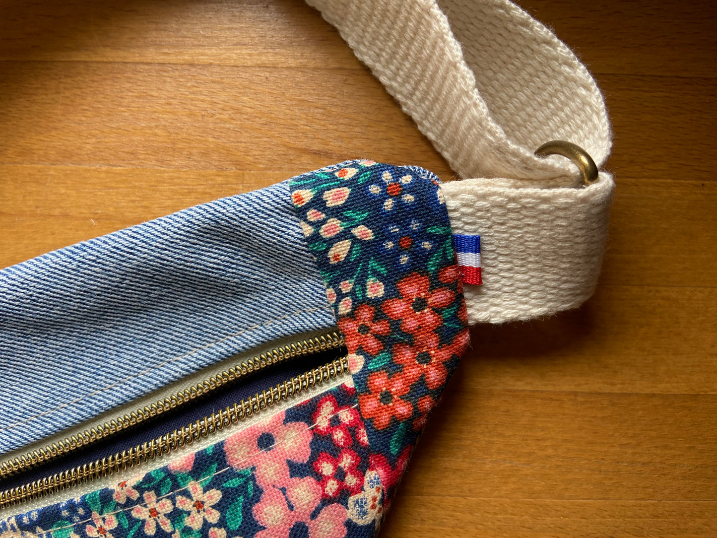 Sac banane en jean upcyclé