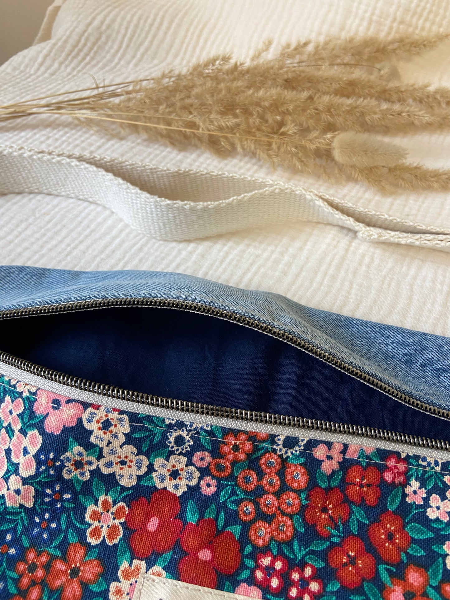 Sac banane en jean upcyclé